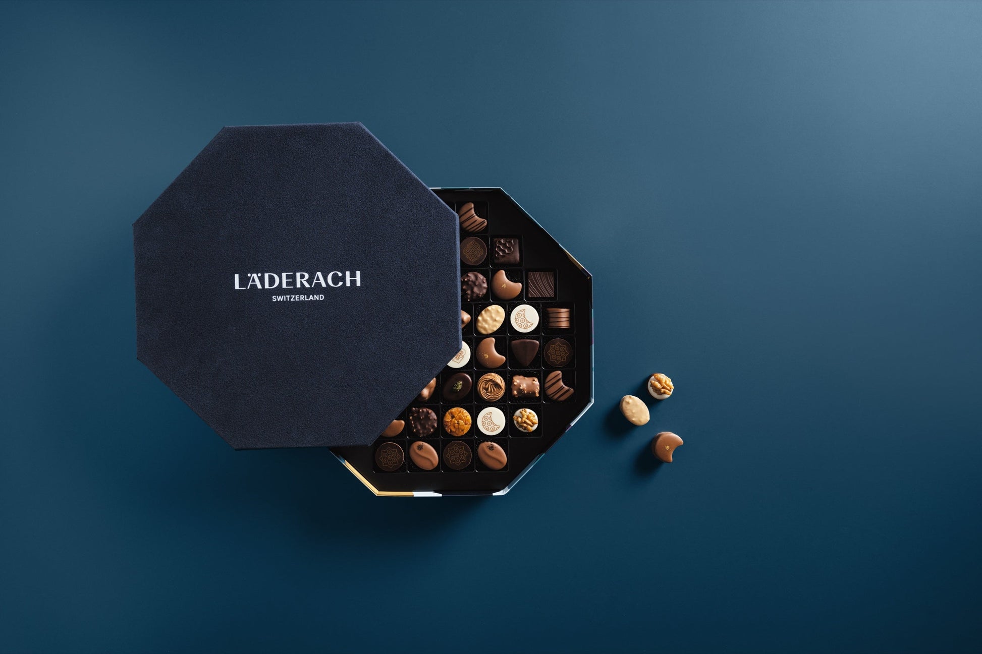 Läderach Pralin Selection 64'lü Kadife Kutu